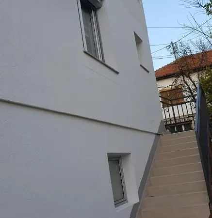 Ananas Centar Bolnica Besplatan Parking 아파트호텔 바냐루카